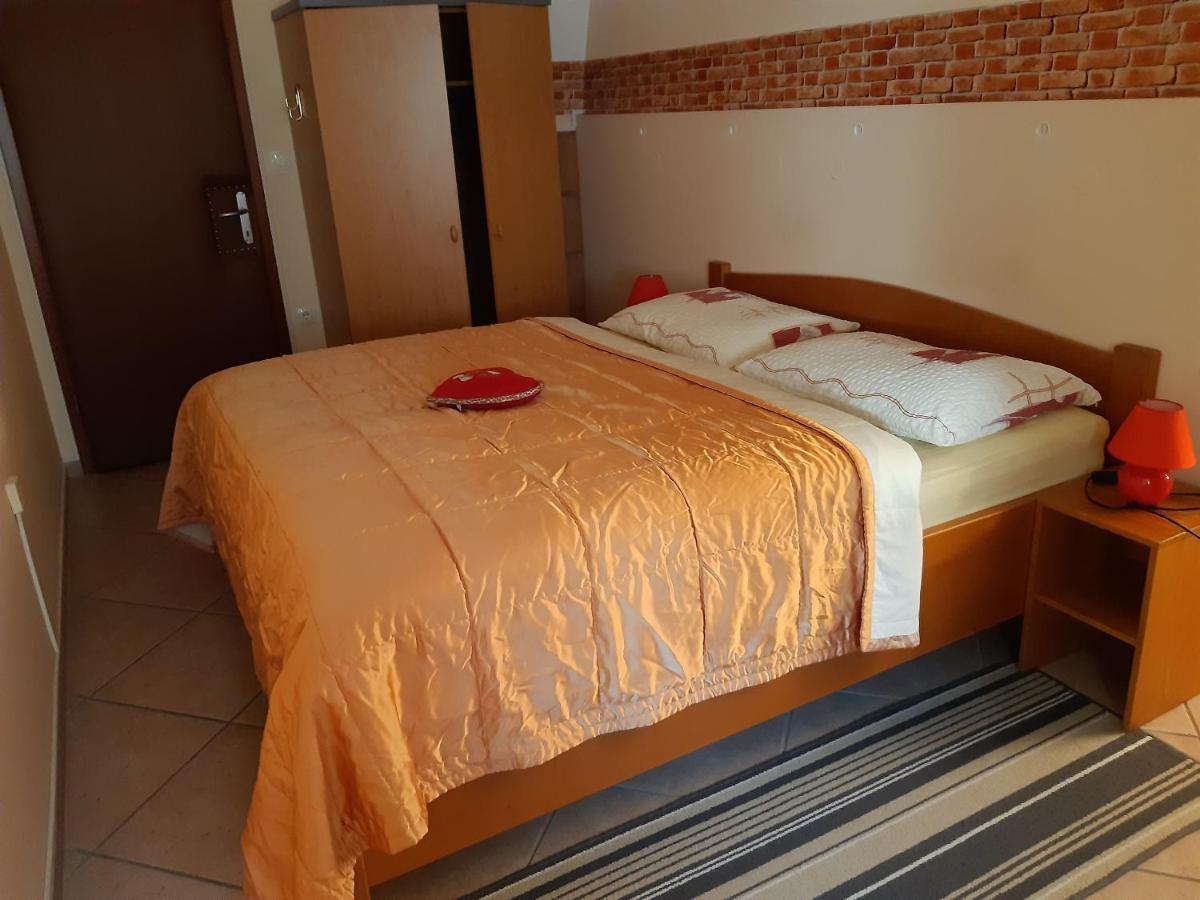 Apartma Na Starem Placu Idrija Exterior photo